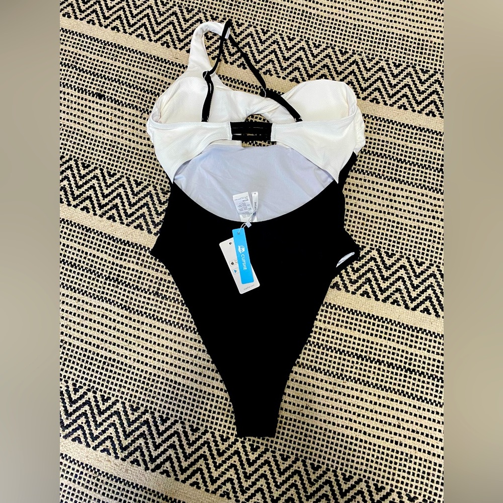 Cupshe Swimsuit - Picture 2 of 2